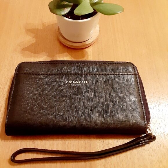 Coach Wristlet Wallet in Black Saffiano Leather ~ Classic Logo - Picture 2 of 4